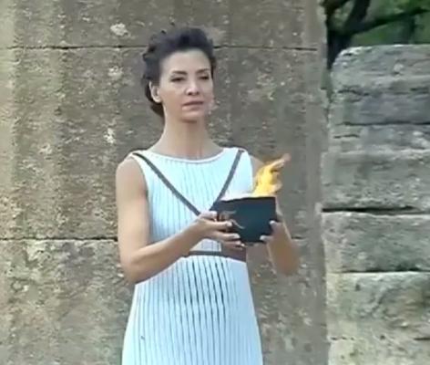 Flacăra olimpică a fost aprinsă în Grecia, la Olimpia, locul unde au fost ţinute primele Jocuri Olimpice
