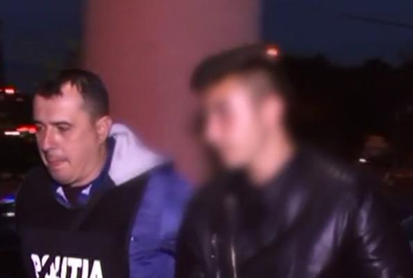 Un adolescent din Prahova şi-a ucis tatăl cu o lovitură de topor, după care a încercat să ascundă fapta, ajutat chiar de mama sa