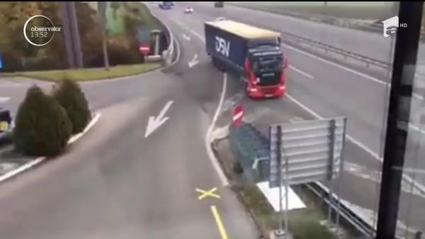 Imagini neobişnuite în Elveţia! Un şofer român a rămas fără permis după ce a mers cu spatele pe autostradă (VIDEO)