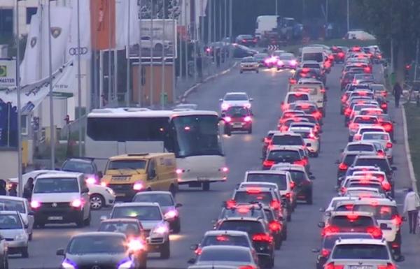 Prima parcare pentru navetişti a început să se construiască în Bucureşti şi va avea 300 de locuri
