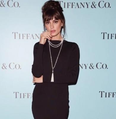 Catrinel Menghia, în centrul atenției la Festivalul de Film de la Roma! Românca a defilat cu o ţinută în stilul Audrey Hepburn