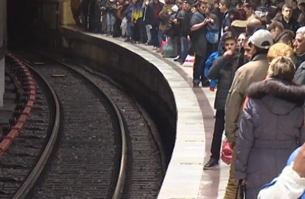 Avaria de la metroul a trecut, problemele rămân! O picătură de apă poate opri un alt tren în orice moment