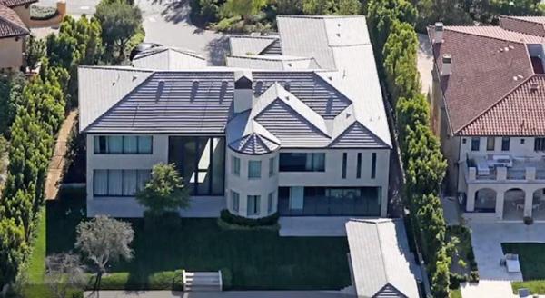 Vila de lux a lui Kim Kardashian, în care a locuit 4 ani alături de rapperul Kanye West, se vinde acum la preț dublu (VIDEO)