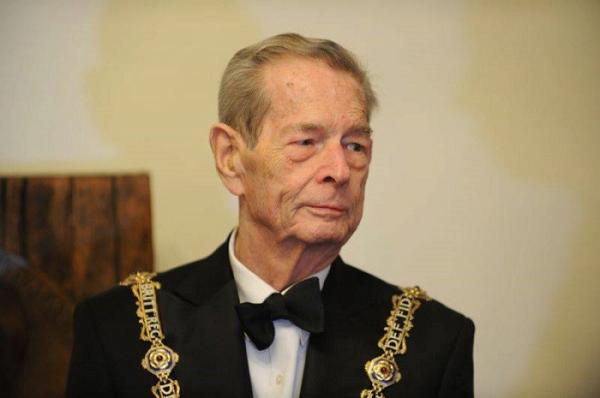 Starea de sănătate a Regelui Mihai s-a ameliorat. Fostul suveran e conștient și mănâncă