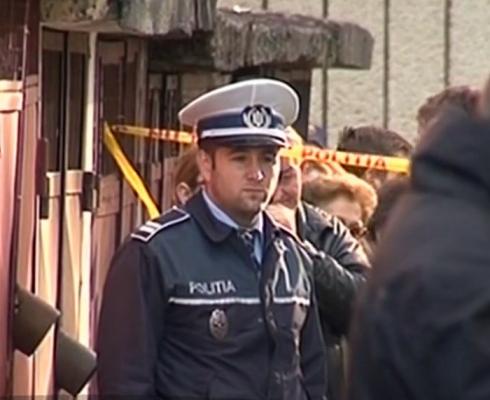Copil prăbușit de la etajul nouă peste o maşină. Ca prin minune, copilul a supravieţuit