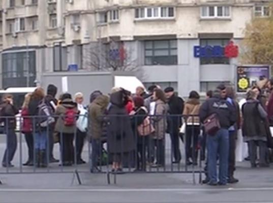 Medicii de familie şi pacienţii protestează în faţa Guvernului. Semnalul de alarmă tras de doctori! (VIDEO)