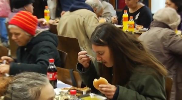 Reprezentanţii Ambasadei Statelor Unite ale Americii au sărbătorit Ziua Recunoştinţei la cantina socială!