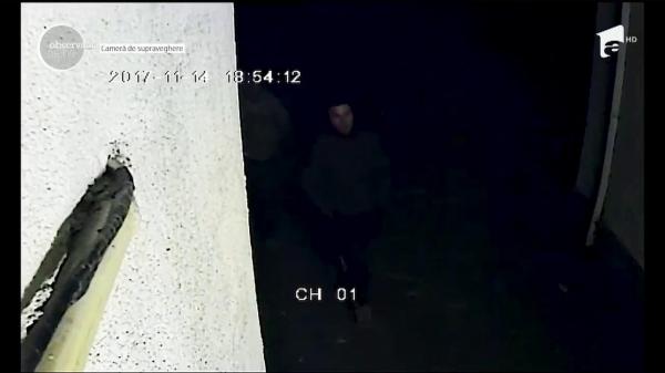 Hoţi prinşi la Piatra Neamţ, după ce au furat un obiect care i-a dat foarte uşor de gol! (VIDEO)