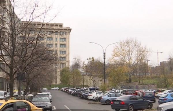 Maşina de lux a unui deputat PSD a fost furată chiar de lângă Palatul Parlamentului şi sediul SRI. În ea erau mai multe documente importante