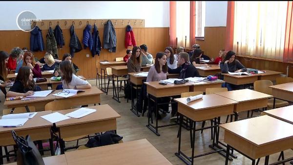 Elevii claselor a cincea au, în sfârşit, manuale. În Capitală, la prima oră au fost livrate livrate 67% din cărţi