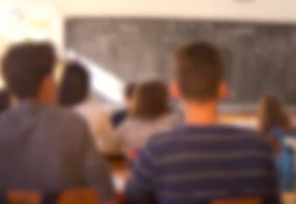 Noi detalii în cazul băieţelului de doar 5 ani, bătut crunt de propriul tată! Vecinii spun că şi fratele mai mare este supus aceluiaşi taratment