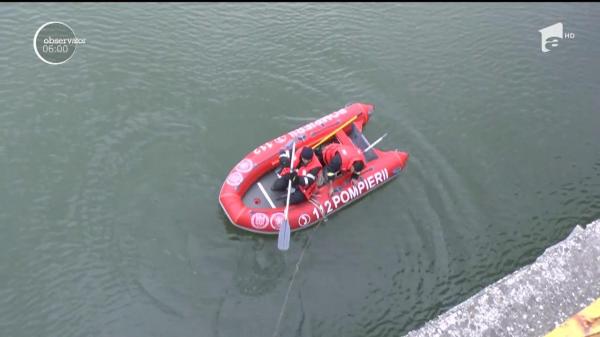 Un pensionar din Neamţ a plonjat cu maşina în apă şi a supravieţuit!