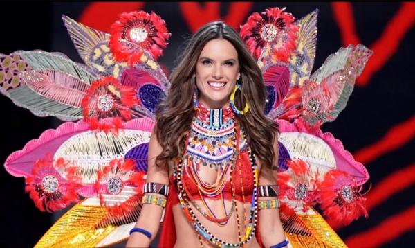 Victoria's Secret se desparte de un înger! Alessandra Ambrosio a defilat pentru ultima dată