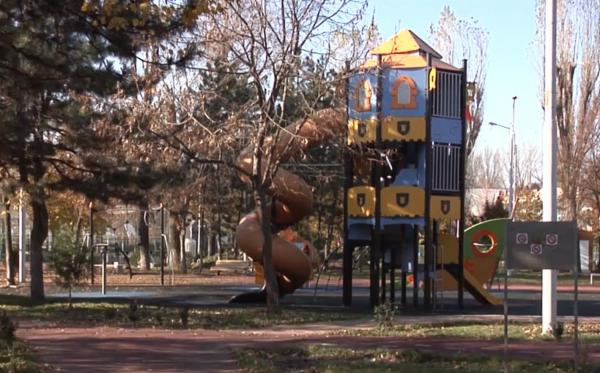 Orașul din România în care copiii au rămas fără locuri de joacă. Decizia a fost luată de comisarii de la Protecția Consumatorului