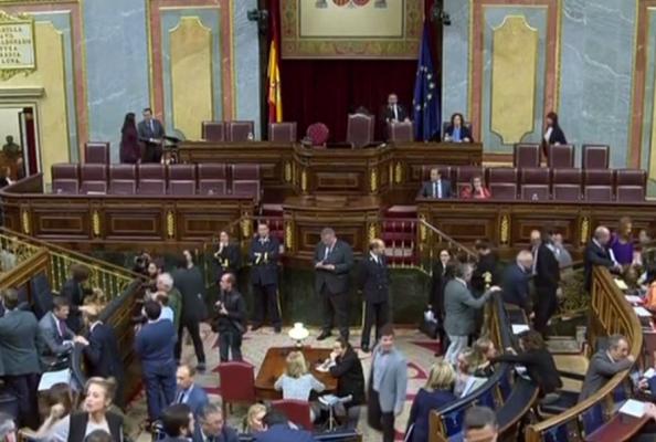 Madridul, dispus să acorde mai multă autonomie fiscală în Catalonia, pentru a detensiona criza constituţională