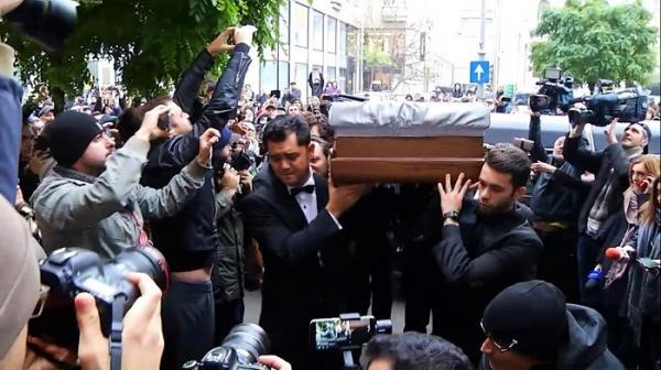 Sicriul actriţei Stela Popescu a fost depus la Teatrul Constantin Tănase