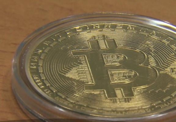 Povestea românilor care s-au îmbogăţit cu Bitcoin. Au cumpărat moneda virtuală cu 10 dolari, iar azi valoarea ei e 9.500 de dolari