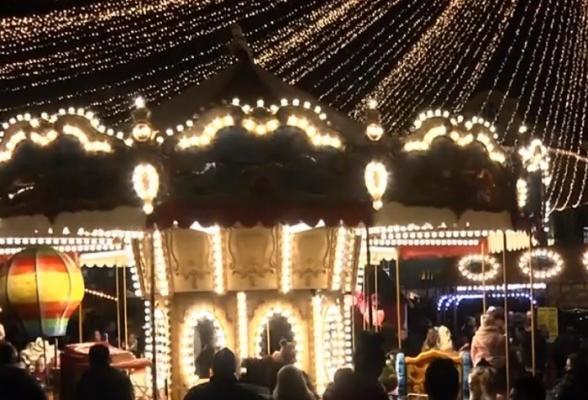 Premierul Mihai Tudose critică decizia Gabrielei Firea de a organiza târg de Crăciun, toată luna decembrie, în Piaţa Victoriei. Primarul general nu renunţă