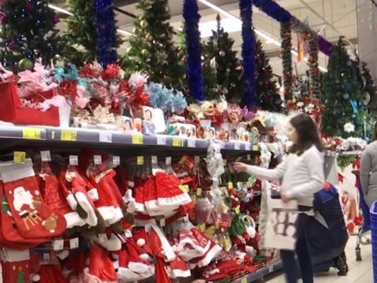 În prima zi din minivacanţă s-a dat startul cumpărăturilor de Sărbători