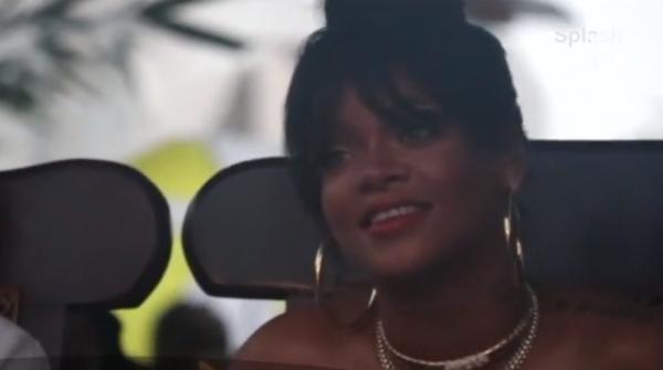 Rihanna dă lovitura! Celebra cântăreaţă are propria stradă (Video)