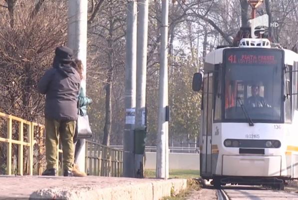 Transportul în comun se simplifică în Bucureşti. Un singur bilet va fi valabil atât pe RATB, cât şi la metrou