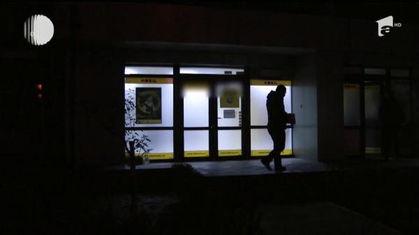 O casă de pariuri din centrul oraşului Reşiţa a fost spartă în toiul nopţii. Hoţii au mers direct la ţintă
