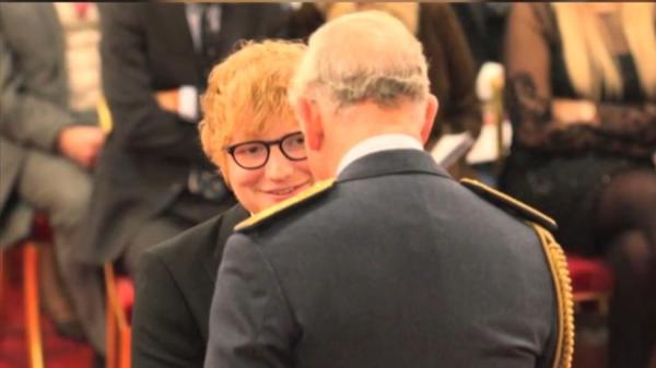 Ed Sheeran a fost premiat de prinţul Charles