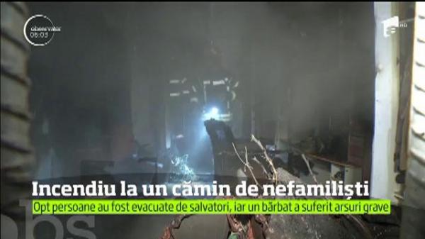 Incendiu la un cămin de nefamilişti din Sectorul 1 al Capitalei! Un bărbat a ajuns la spital cu arsuri