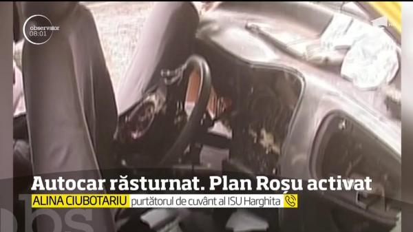 Autocar răsturnat în Harghita. Pompierii au declanşat planul roşu de intervenţie
