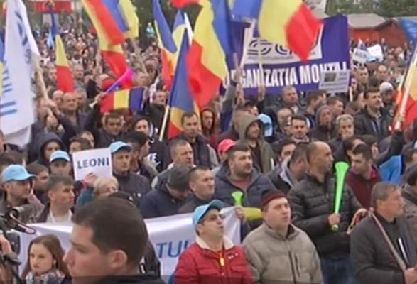 Revoluţia Fiscală scoate oamenii în stradă. Niciun salariat nu e sigur de veniturile lui, începând cu 1 ianuarie