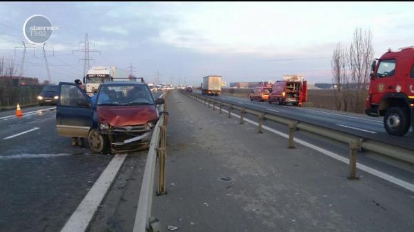 Imagini dramatice de la accidentul de pe Autostrada A1, între un TIR şi două maşini