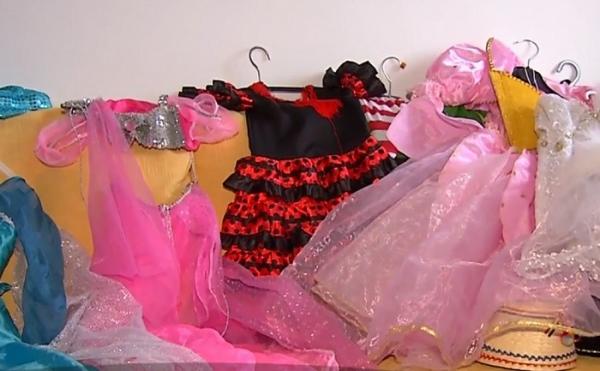 Serbările copiilor de Sărbători scot bani din buzunarele părinţilor. Costumele din poveşti sunt cele mai costisitoare