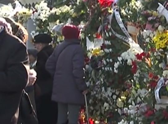 Palatul Regal din Capitală, loc de pelerinaj pentru cei care vor să-şi ia rămas bun de la Regele Mihai (Video)