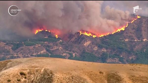 Dezastru în California. Focul a mistuit o suprafaţă mai mare decât New York-ul şi Boston la un loc