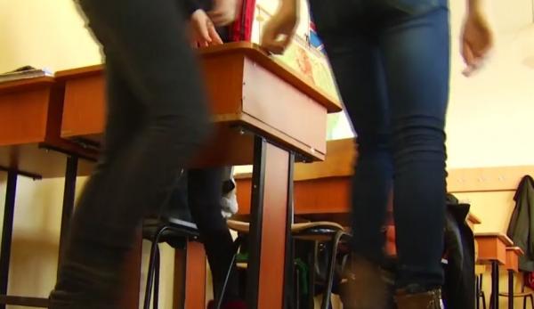 Ultimele informaţii în cazul directorului de liceu de la Gorj acuzat că-şi bate elevii (Video)