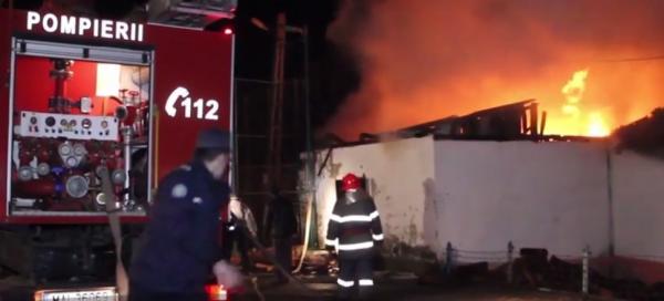 Elevii din Breaza urmează să dârdâie de frig în clase, după ce magazina de lemne a şcolii a fost făcută scrum