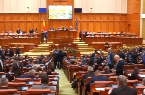 Educaţia sexuală ar putea deveni obligatorie în şcoli