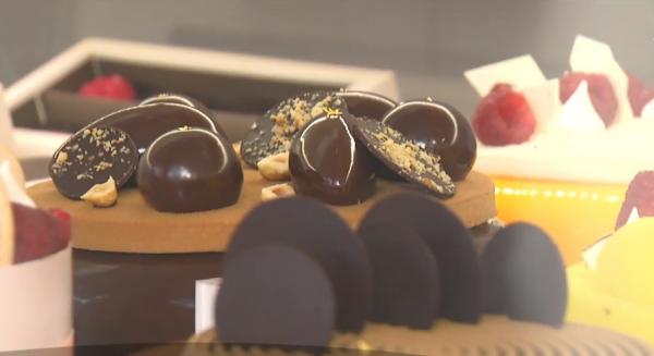 Dulciuri de lux pentru Crăciun. Cât costă tortul cu foiţe de aur