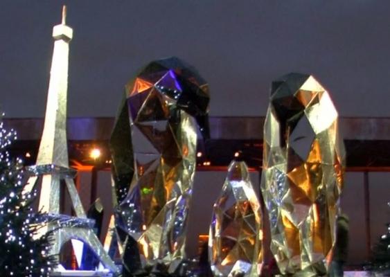 Turnul Eiffel a fost împodobit de sărbătoare