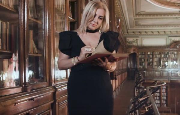 Videoclipul filmat de Carmen Şerban în biblioteca Universităţii de Medicină scoate studenţii în stradă!