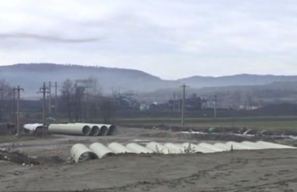 Sărbători triste pentru sinistraţii din comuna vâlceană Alunu. Crăciunul îi prinde în centre sociale