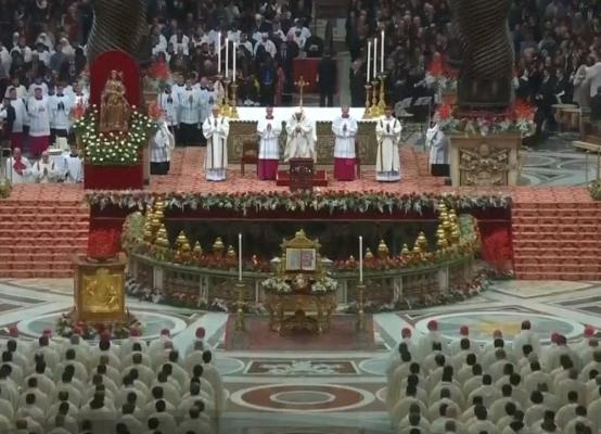Noapte Sfântă la Vatican. Papa Francisc s-a rugat pentru refugiaţi în Ajunul Crăciunului