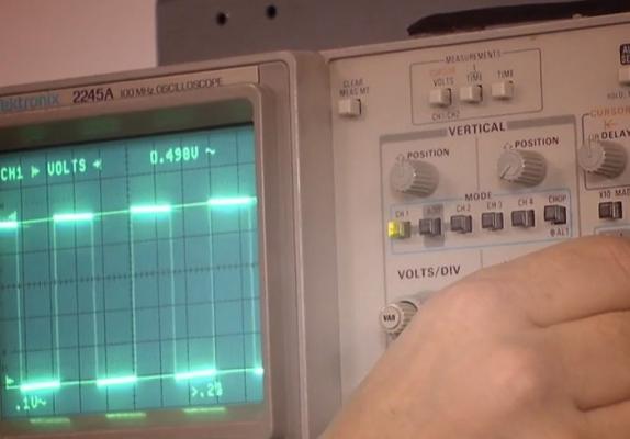 Microfon chinezesc găsit în peretele ministrului Carmen Dan. Ancheta continuă cu verificarea celor care au avut acces în locuinţa ministrului