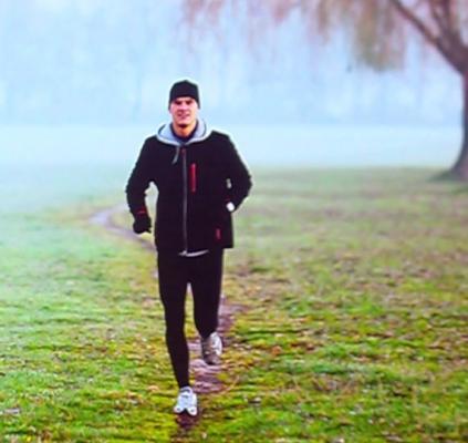 Sărbători cu sport în aer liber. După masa de Crăciun, alergarea în parc înseamnă sănătate curată