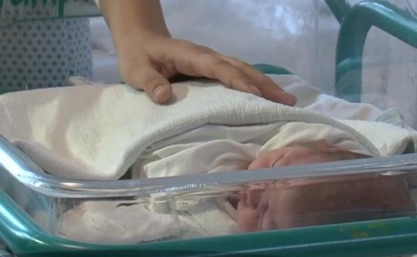 Primii veniți pe lume în 2018. Vasile, Maria şi Victoria sunt doar trei dintre bebeluşii născuţi în primele ore ale noului an