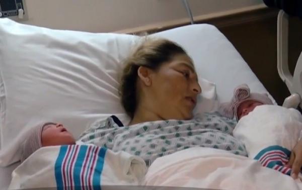 În California, doi gemeni s-au născut în ani diferiţi