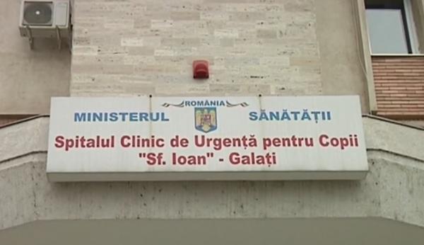 O fetiţă de șapte ani din Galaţi a ajuns în stare gravă la spital, după ce fost snopită în bătaie cu o coadă de topor, chiar de tatăl ei