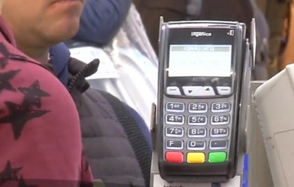 Românii ar putea să retragă până la 200 de lei de pe propriul card, direct din magazin