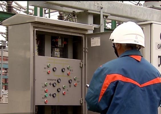 Mari companii de pe piaţa energiei electrice din ţară au fost amendate, după ce au încărcat nejustificat facturile românilor