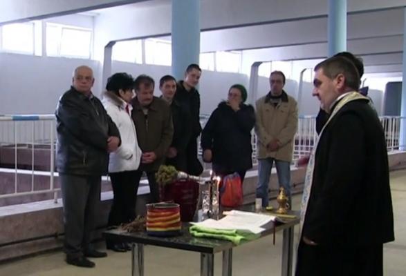 Mii de locuitori din Prahova primesc la robinete apă sfinţită